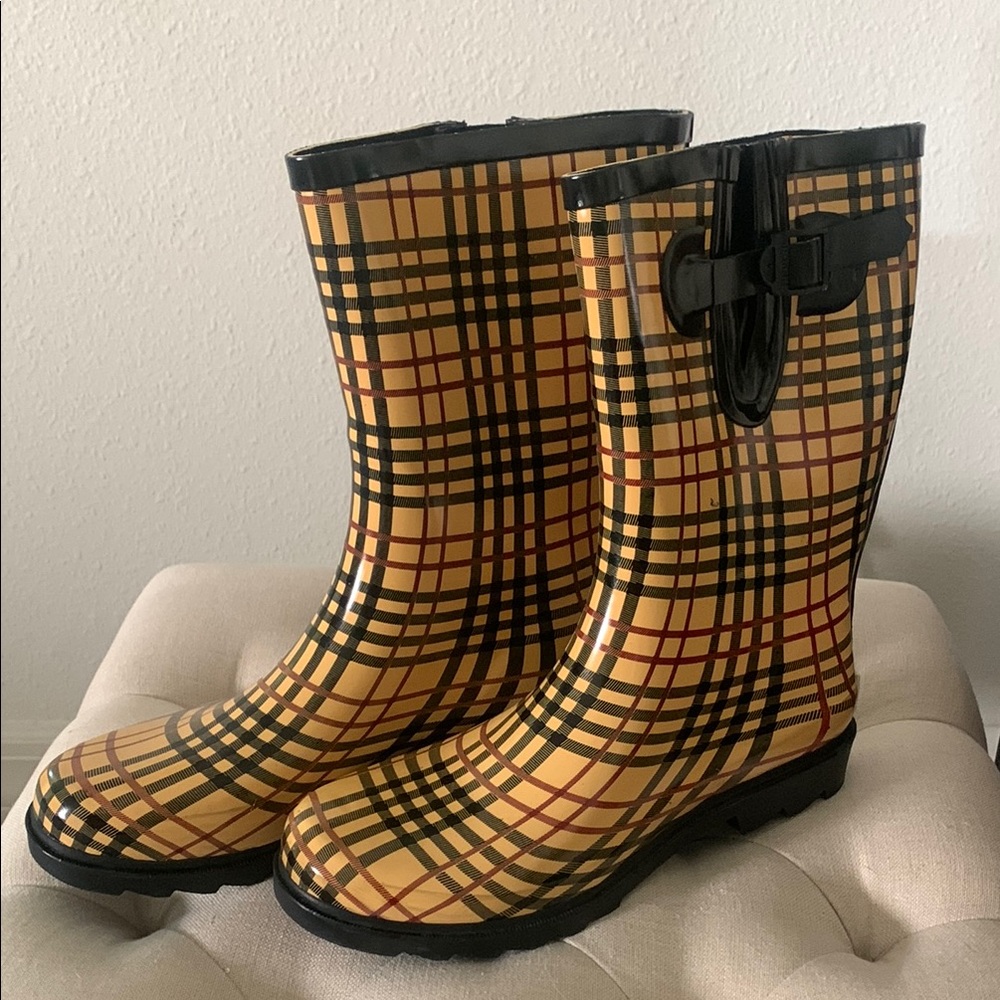 Stylish Plaid Rain Boots with Buckle